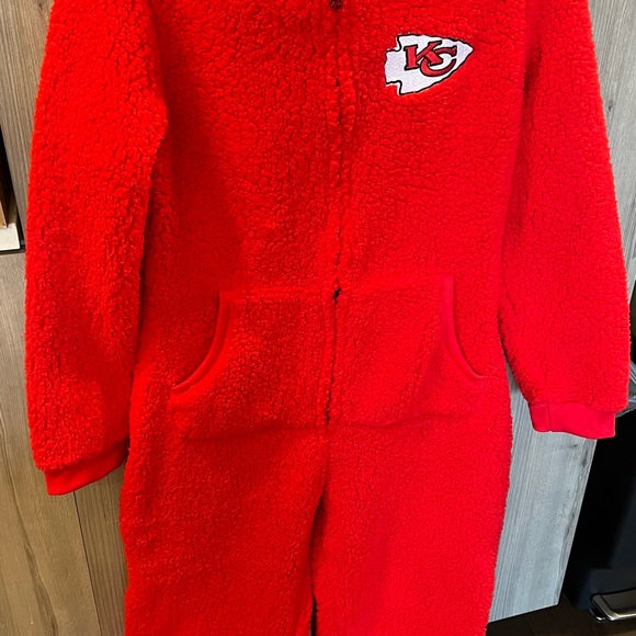Kansas City Chiefs adults onesie- Red size medium. New with tags - Picture 3 of 5